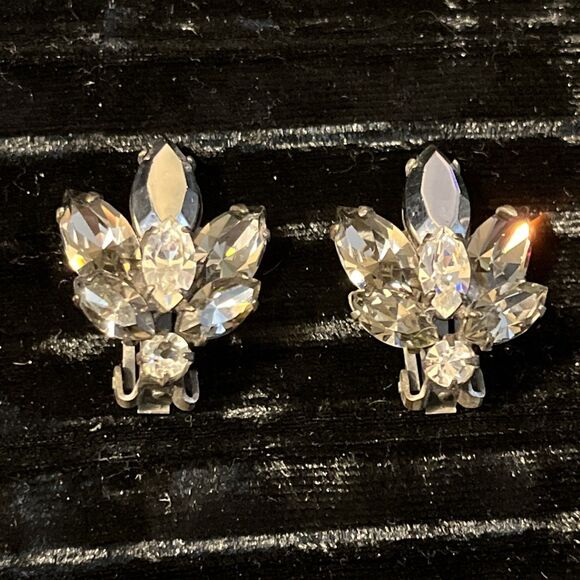 Vintage 1950s MCM Smokey Clear Rhinestone Cluster Clip On Earrings Marquise Leaf - Picture 1 of 6